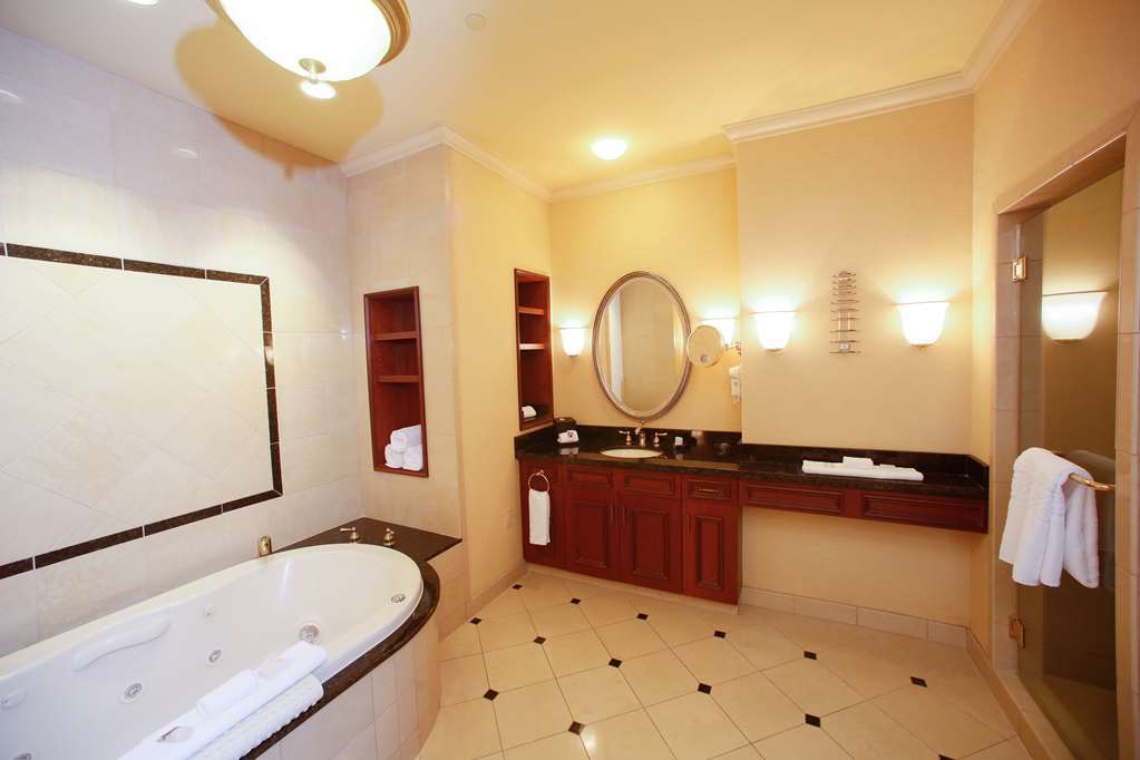 Harrahs N.Kc Casino Hotel North Kansas City Room photo